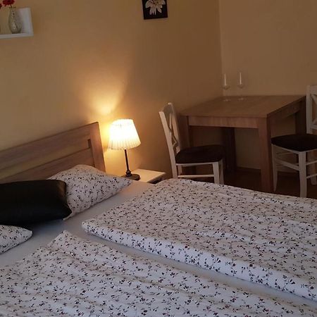 Apartman Lotos Mikulov Ngoại thất bức ảnh